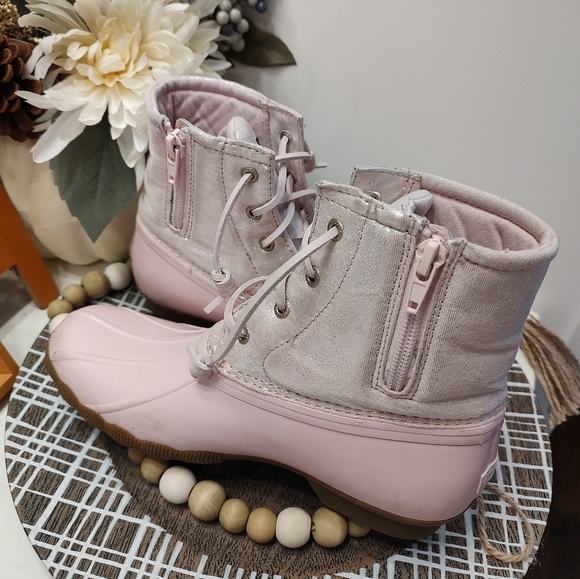 🩷 GUC Sperry Topsider Big Kid's Saltwater Baby Pink Metallic Duck Boots, 4M - Picture 13 of 16